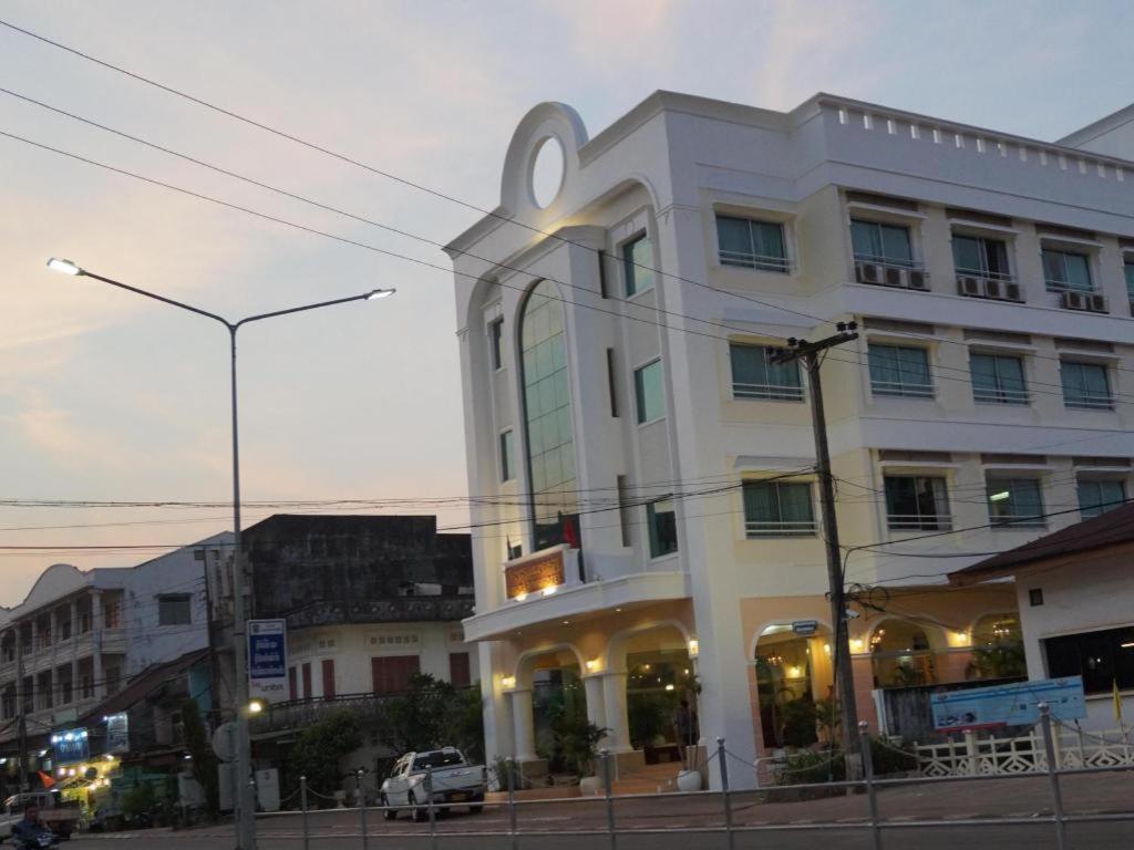 Seng Aroun Hotel Pakse Exterior foto